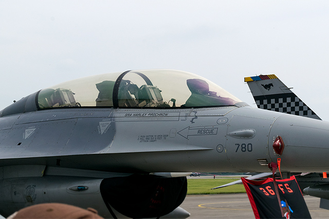 F-16DM