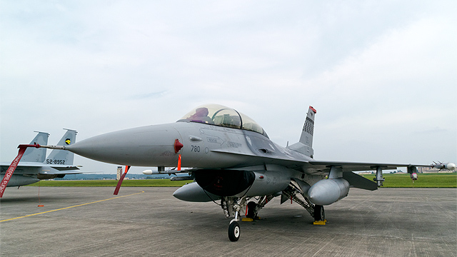 F-16DM