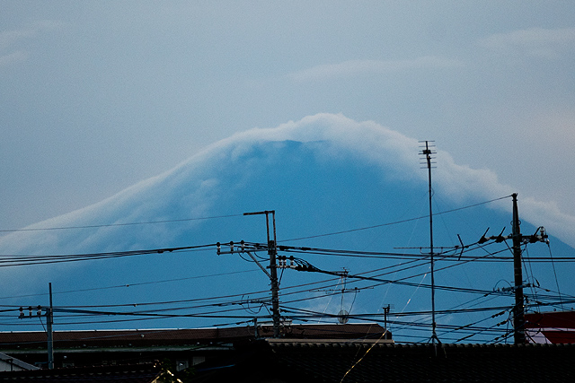雲かぶり富士山