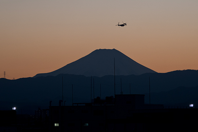 富士山とCV-22Bオスプレイ